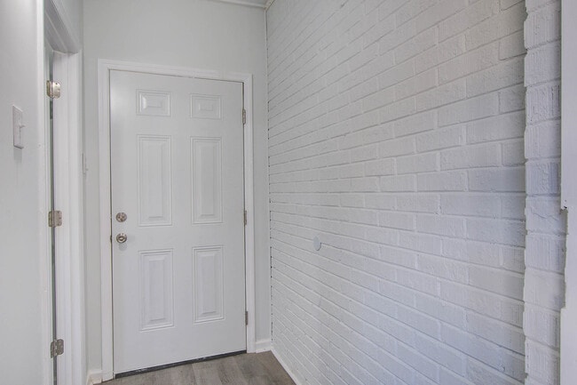 Building Photo - 2615 Warm Ave