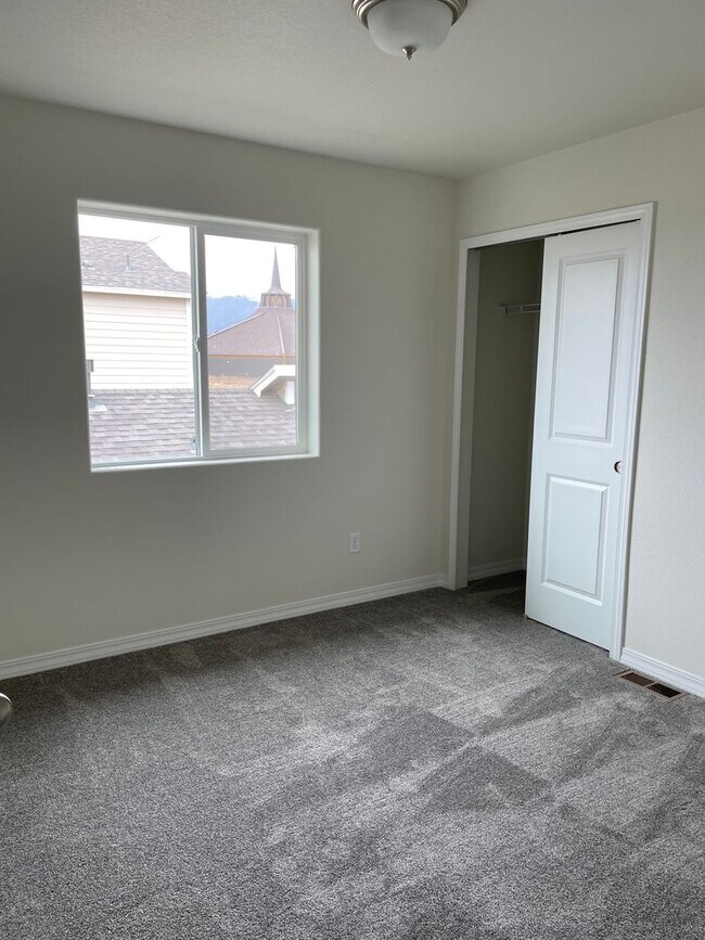 Building Photo - Single family home in Chapel Heights!