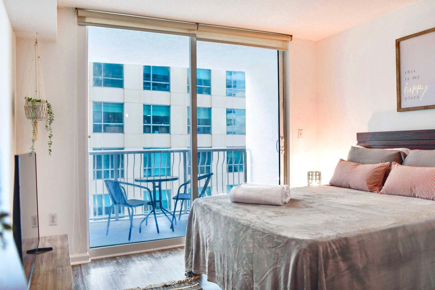 Building Photo - 1 SE 12th St