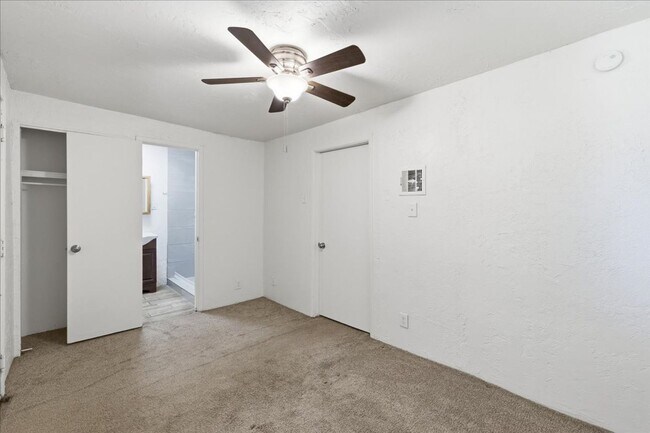 Building Photo - 241 E Elwood St