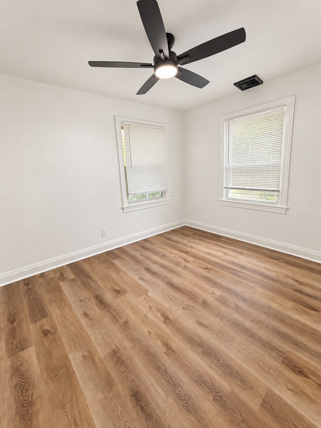 Building Photo - 902 Camden Ave