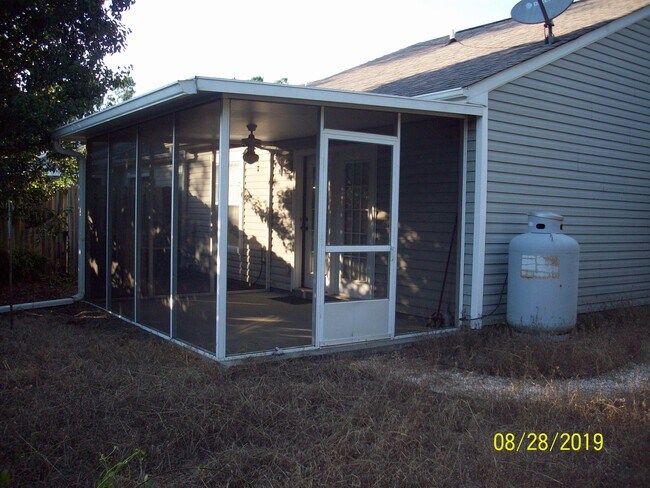 Building Photo - 211 Sandy Run