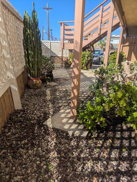 Building Photo - 216 Melrose Dr