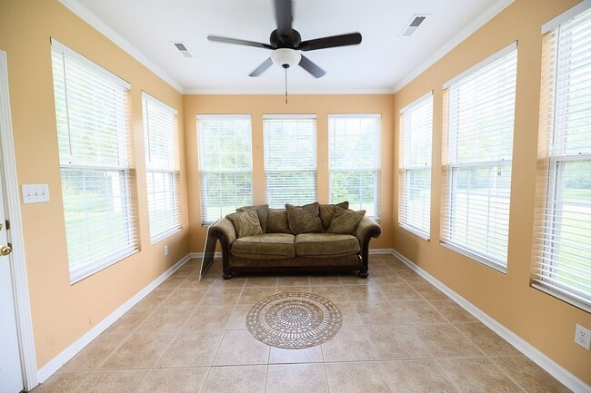 Building Photo - 2000 Lannigan Dr