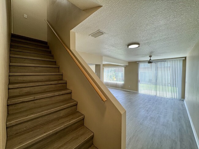 Building Photo - Fully renovated Townhome for Rent in Daven...