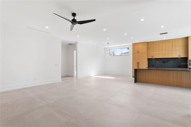 Building Photo - 3010 W Trilby Ave