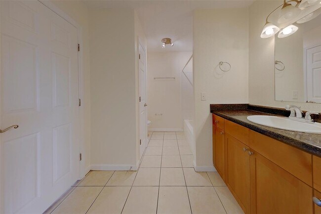Building Photo - 222 Pompano Dr SE