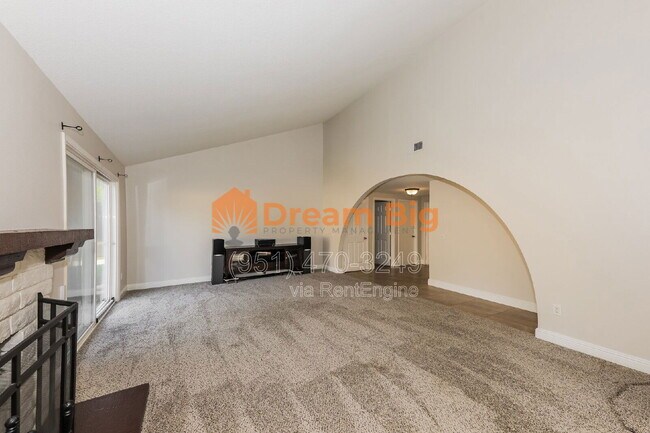 Building Photo - 2877 Sandberg St