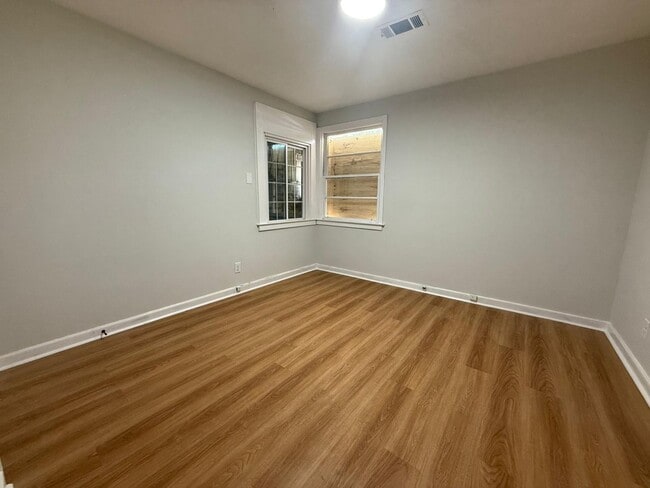 Building Photo - 2634 Highland Ave