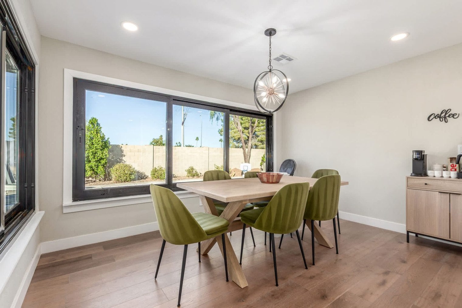 Building Photo - 4910 E Shaw Butte Dr