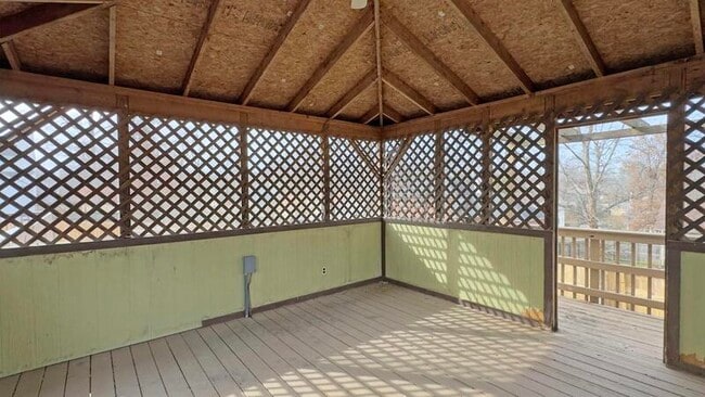 Building Photo - 1122 Rosebrook Dr