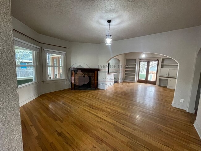 Building Photo - Charming House- Ready to Rent- Philomath