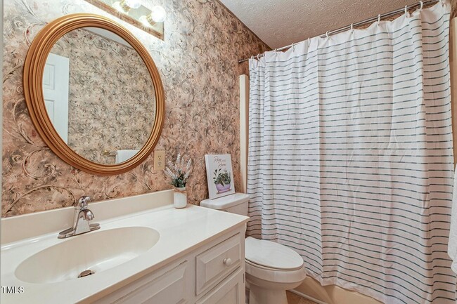 Building Photo - 4610 Linden Rd