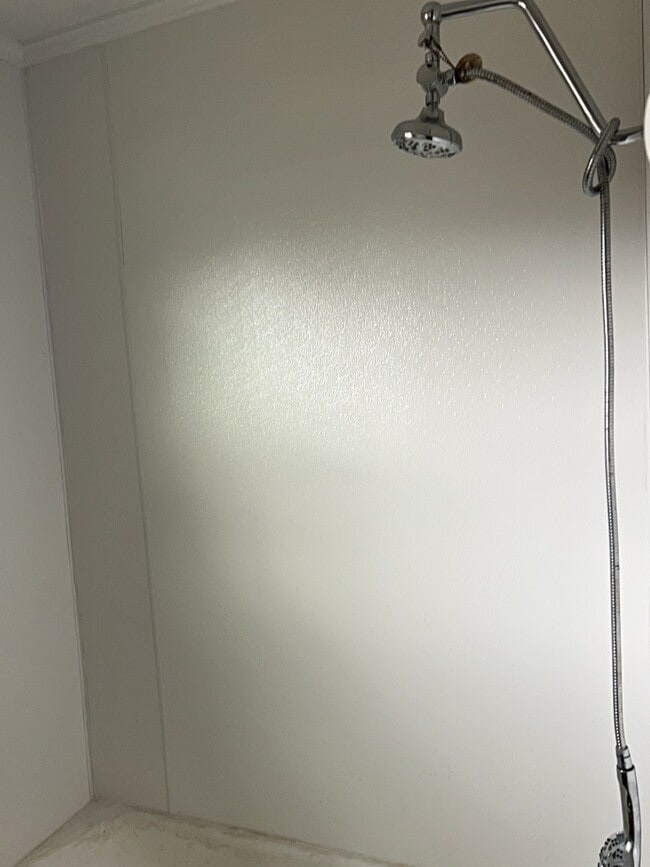 Building Photo - 300 E Parkview Dr