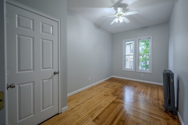 Building Photo - 117 Stevens St