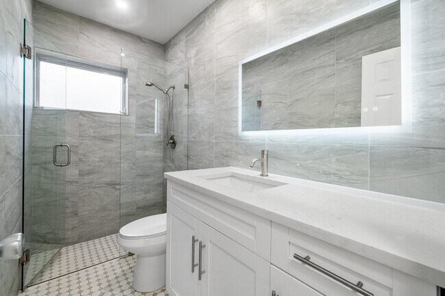 Building Photo - 434 SW 9th St