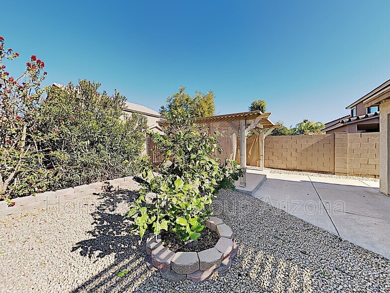 Building Photo - 17230 W Ashley Dr