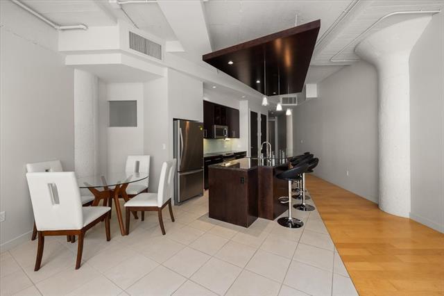 Building Photo - 2600 W 7th St