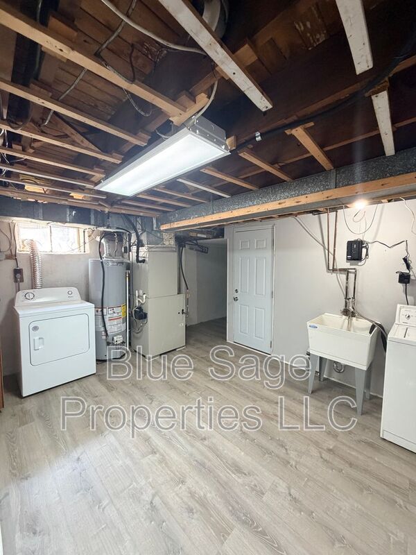 Building Photo - 205 Juniper Rd
