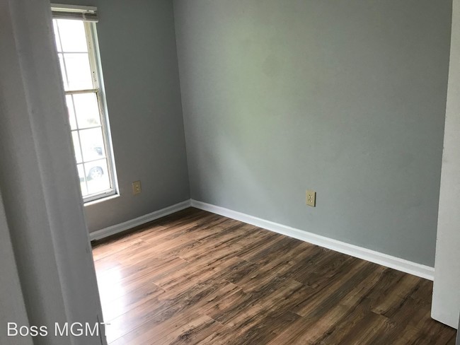 Building Photo - 3 br, 1.5 bath House - 6970 Endsleigh Dr.