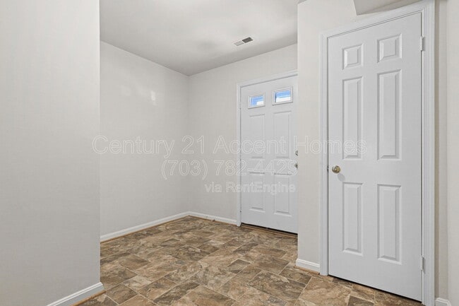 Building Photo - 6719 Sunset Woods Ct