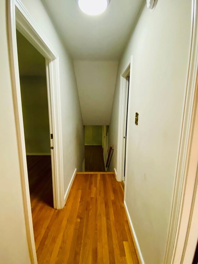 Building Photo - Beautiful and Spacious 4bdrm/2.5bth Tri-Le...