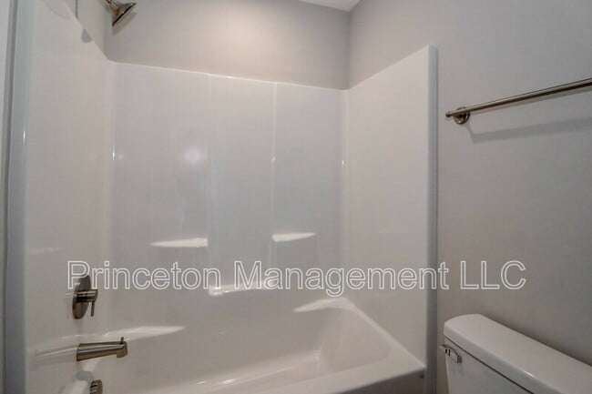 Building Photo - 3967 Newhall Dr NW