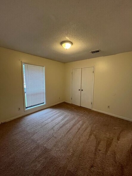 Building Photo - 3572 Torbay Dr