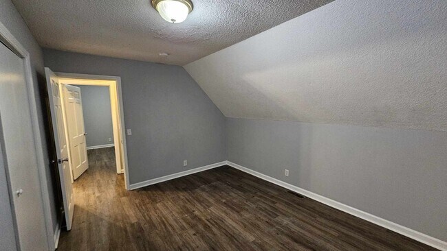 Building Photo - 3301 Chesapeake Cir