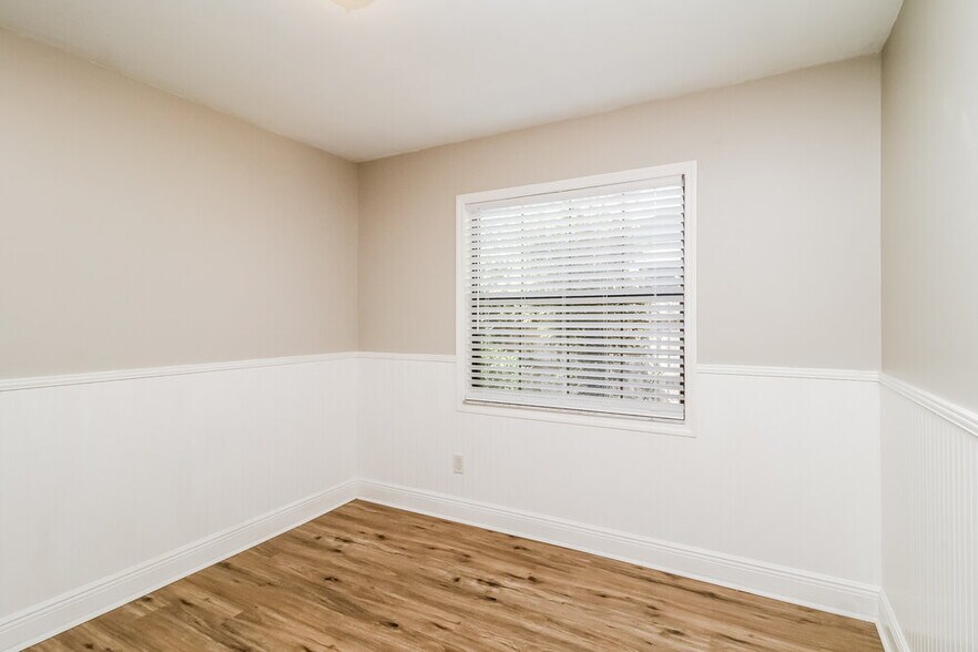 Building Photo - 3028 Dikewood Ct
