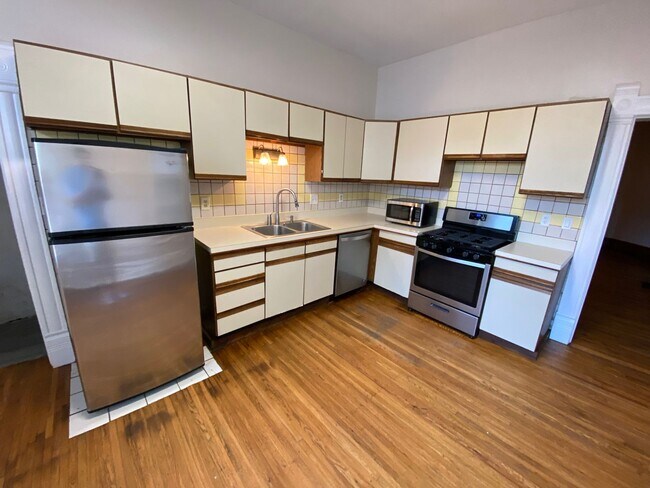 Building Photo - W 1st Ave 145-147 MLR