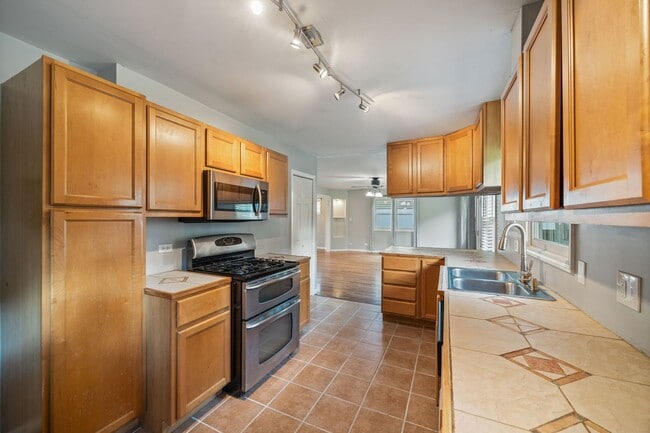 Building Photo - 1112 Villa Vista Dr