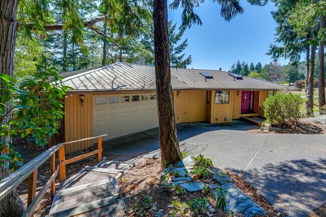 Building Photo - 902 Paiute Pl