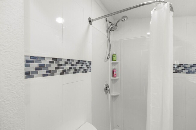 Building Photo - 5808 Community Dr
