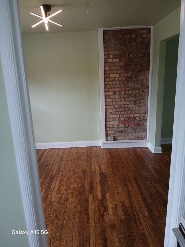 Building Photo - Madison 408-410 S