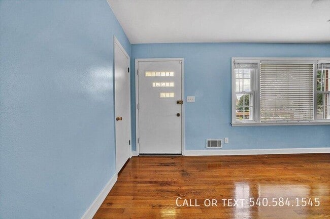 Building Photo - 5001 Hildebrand Rd NW