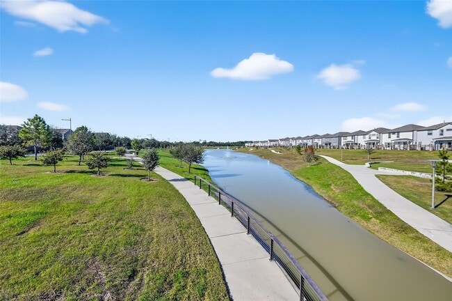 Building Photo - 10009 Granary Dr