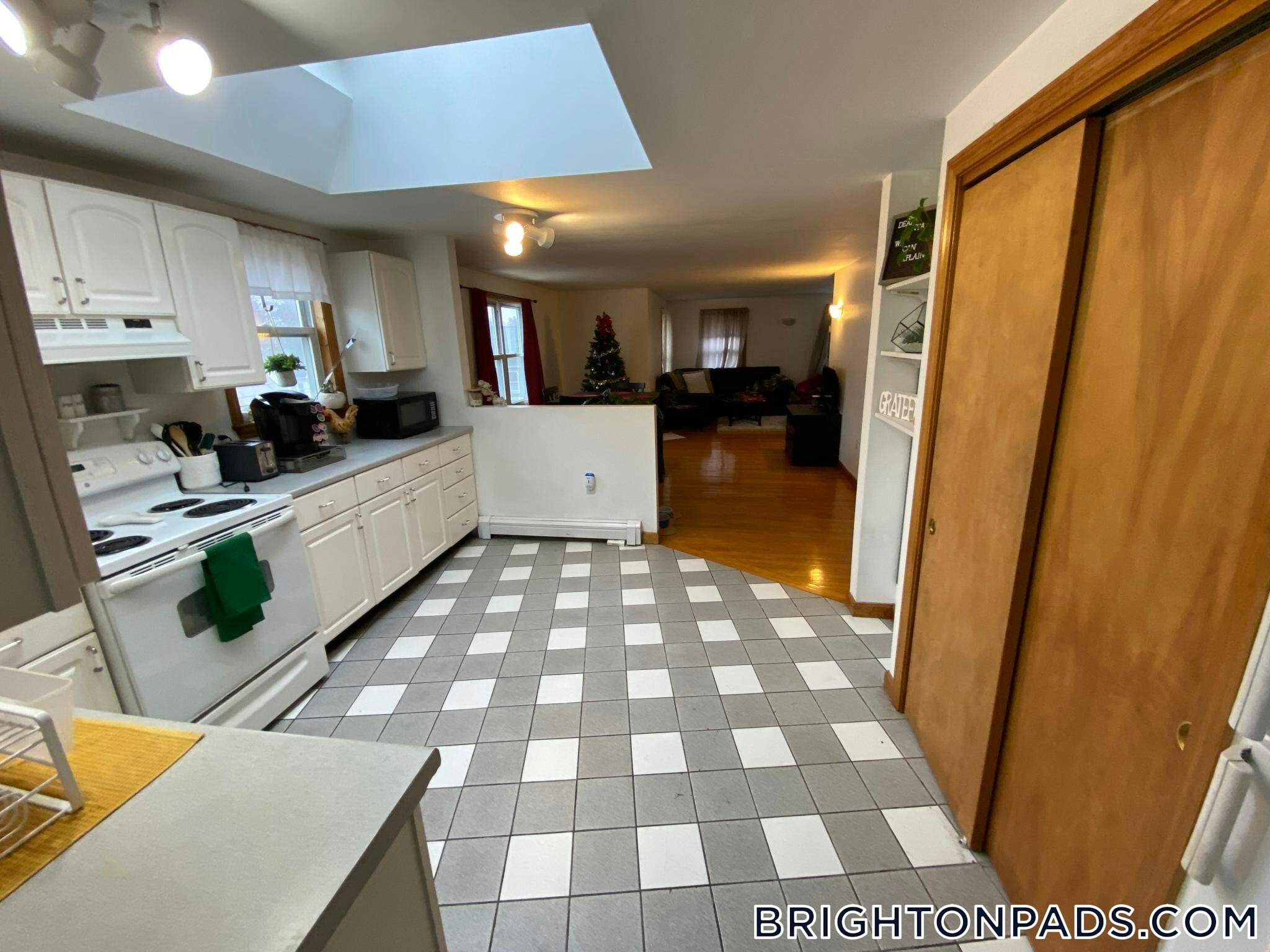 Building Photo - 66 Brooks St