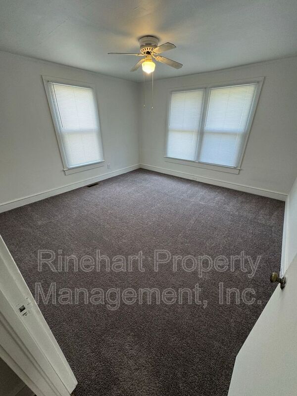 Building Photo - 422 S Jones Ave