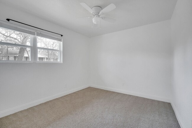 Building Photo - 3301 Yellowstone Dr