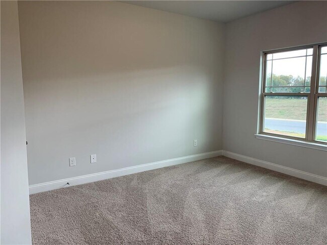 Building Photo - 112 Hidden Pines Cir
