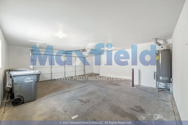 Building Photo - Upstairs Unit -3BD 2BA Unit Near Costco and High School