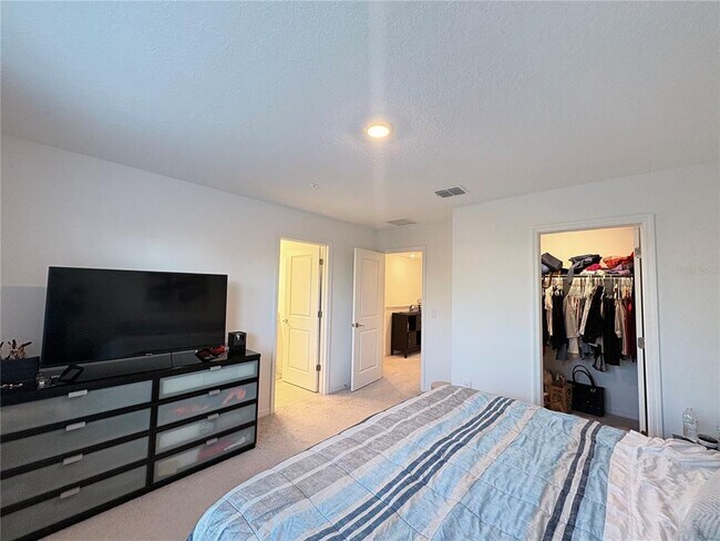 Building Photo - 5020 Revolutionary Wy