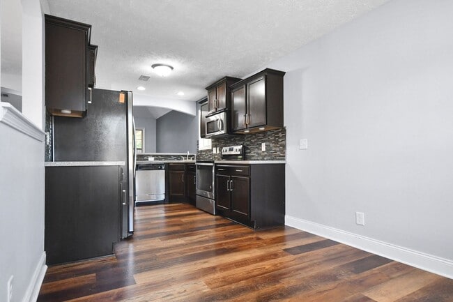 Building Photo - Pet Friendly Four Bedroom!