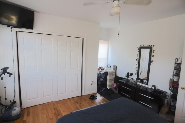 Building Photo - 423 Jackson St