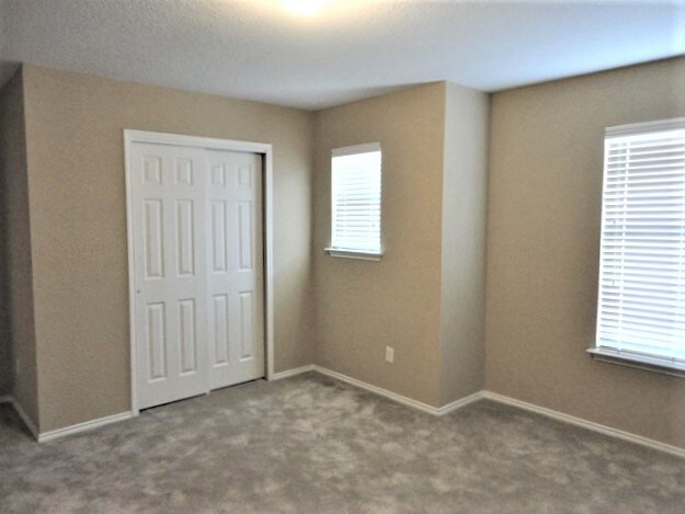 Building Photo - 9302 Longmire Ter