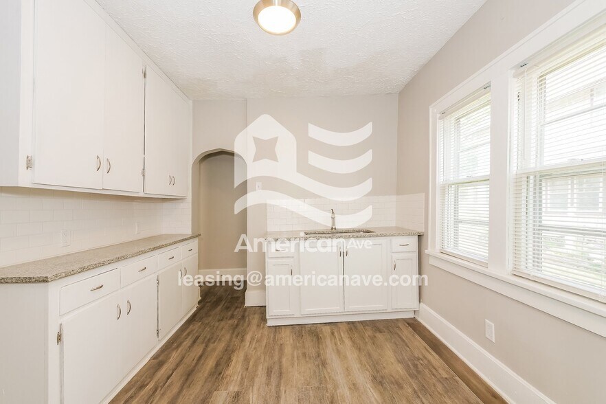 Building Photo - 1607 Military Ave