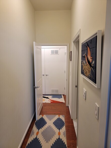 Building Photo - 309 Holland Ln