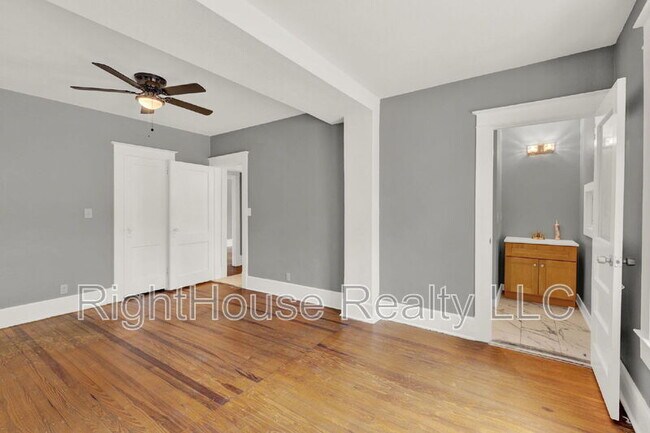 Building Photo - 611 S Grove St