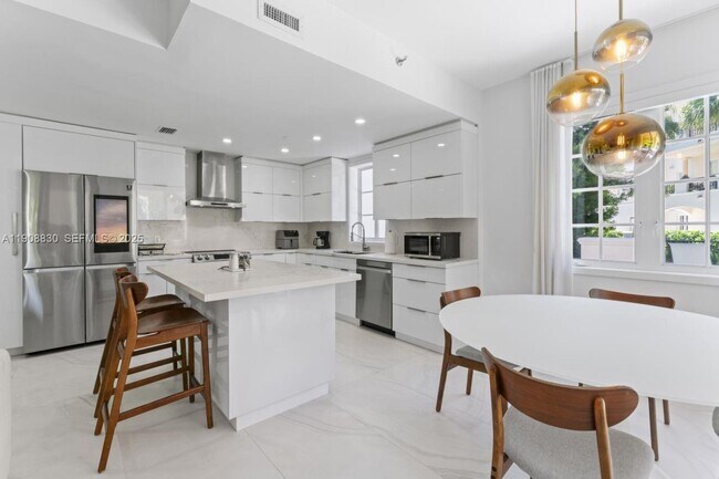 Building Photo - 19217 Fisher Island Dr